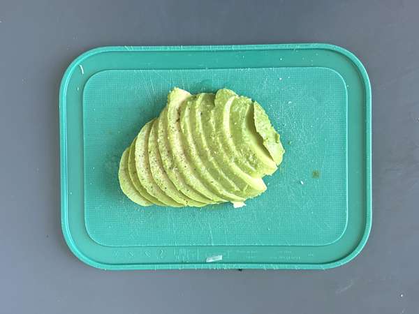 Toast met avocado en cottage cheese met gekruide honing - Voorbereiding stap 2