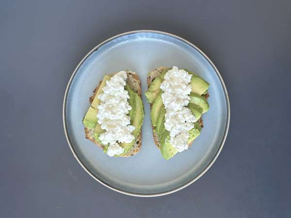 Toast met avocado en cottage cheese met gekruide honing - Voorbereiding stap 3
