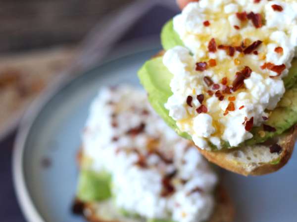Toast met avocado en cottage cheese met gekruide honing - Voorbereiding stap 4
