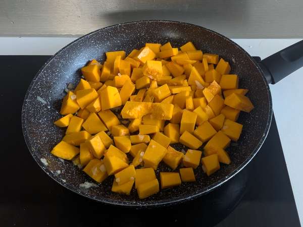 Romige lasagne met pompoen, speck en knapperige walnoten - Voorbereiding stap 1