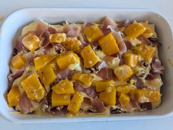 Romige lasagne met pompoen, speck en knapperige walnoten - Voorbereiding stap 7