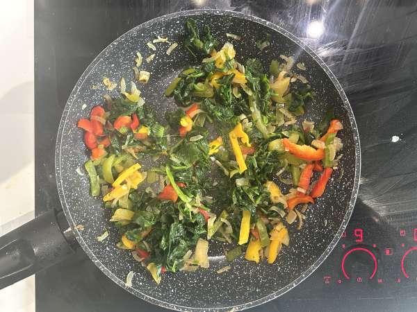 Quiche zonder korst met zalm, spinazie en cottage cheese - Voorbereiding stap 3