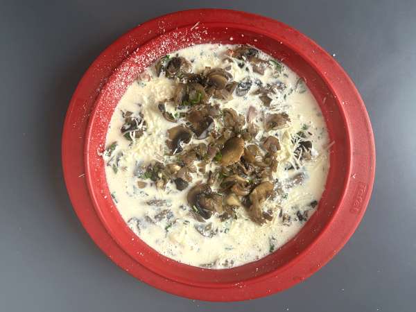 Quiche zonder deeg met champignons, spek en cottage cheese - Voorbereiding stap 7