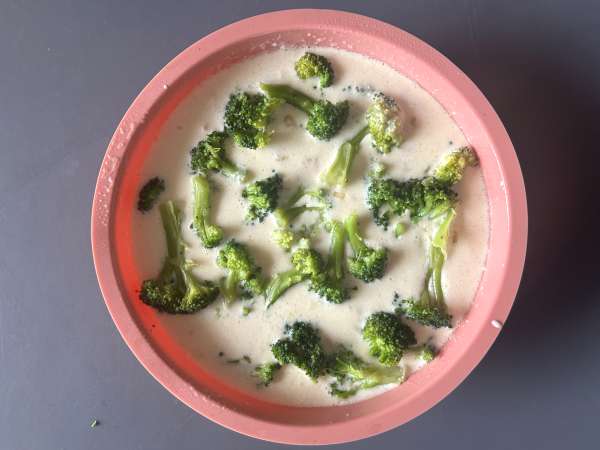 Quiche zonder deeg met broccoli, pancetta en cottage cheese - Voorbereiding stap 5