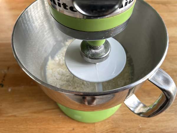 Zwiebelkuchen: de Duitse taart met zachte uien en spekblokjes - Voorbereiding stap 2