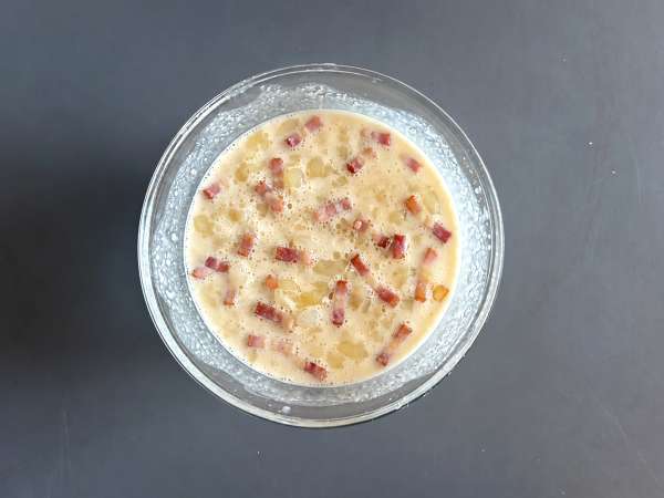 Zwiebelkuchen: de Duitse taart met zachte uien en spekblokjes - Voorbereiding stap 7