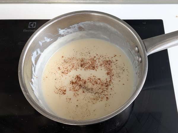 Pastaschotel uit de oven met pompoen, champignons en bechamelsaus - Voorbereiding stap 6
