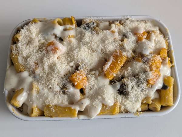 Pastaschotel uit de oven met pompoen, champignons en bechamelsaus - Voorbereiding stap 9