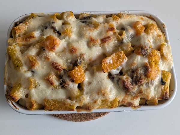 Pastaschotel uit de oven met pompoen, champignons en bechamelsaus - Voorbereiding stap 10