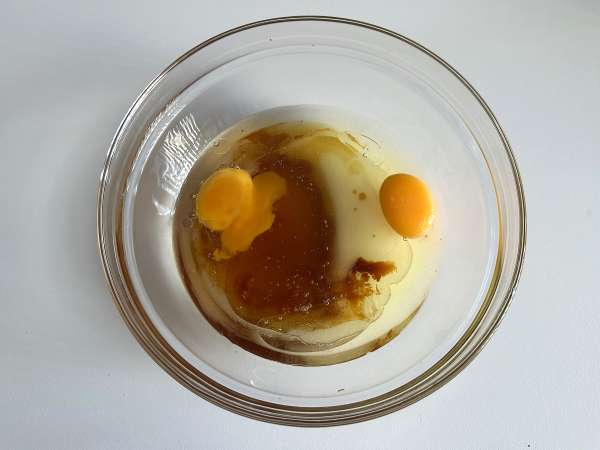 Luchtige en smeuïge honingcake: makkelijk en zonder mixer - Voorbereiding stap 1