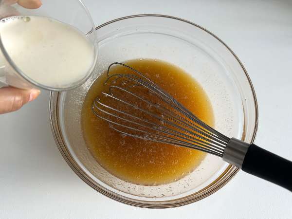 Luchtige en smeuïge honingcake: makkelijk en zonder mixer - Voorbereiding stap 2