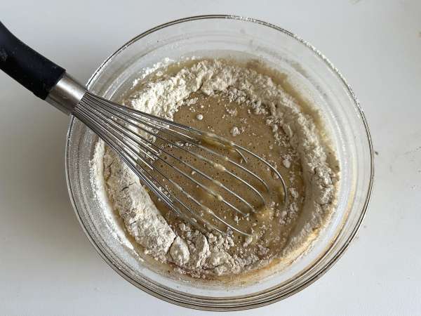Luchtige en smeuïge honingcake: makkelijk en zonder mixer - Voorbereiding stap 4
