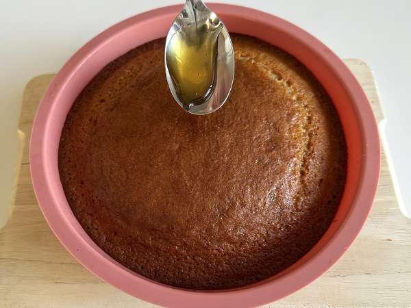 Luchtige en smeuïge honingcake: makkelijk en zonder mixer - Voorbereiding stap 6