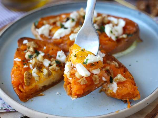 Geroosterde zoete aardappel met ei, feta, honing en walnoten - Voorbereiding stap 6