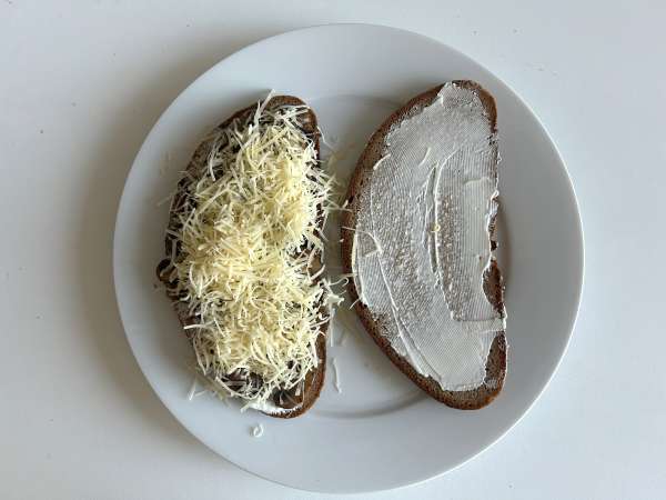 Tosti met champignons en geraspte kaas - Voorbereiding stap 8