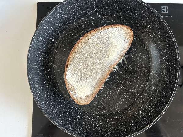Tosti met champignons en geraspte kaas - Voorbereiding stap 9