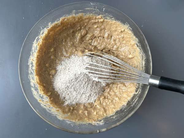 Bananenbrood met miso, walnoten en chocolade: extra lekker en van nature vegan - Voorbereiding stap 4