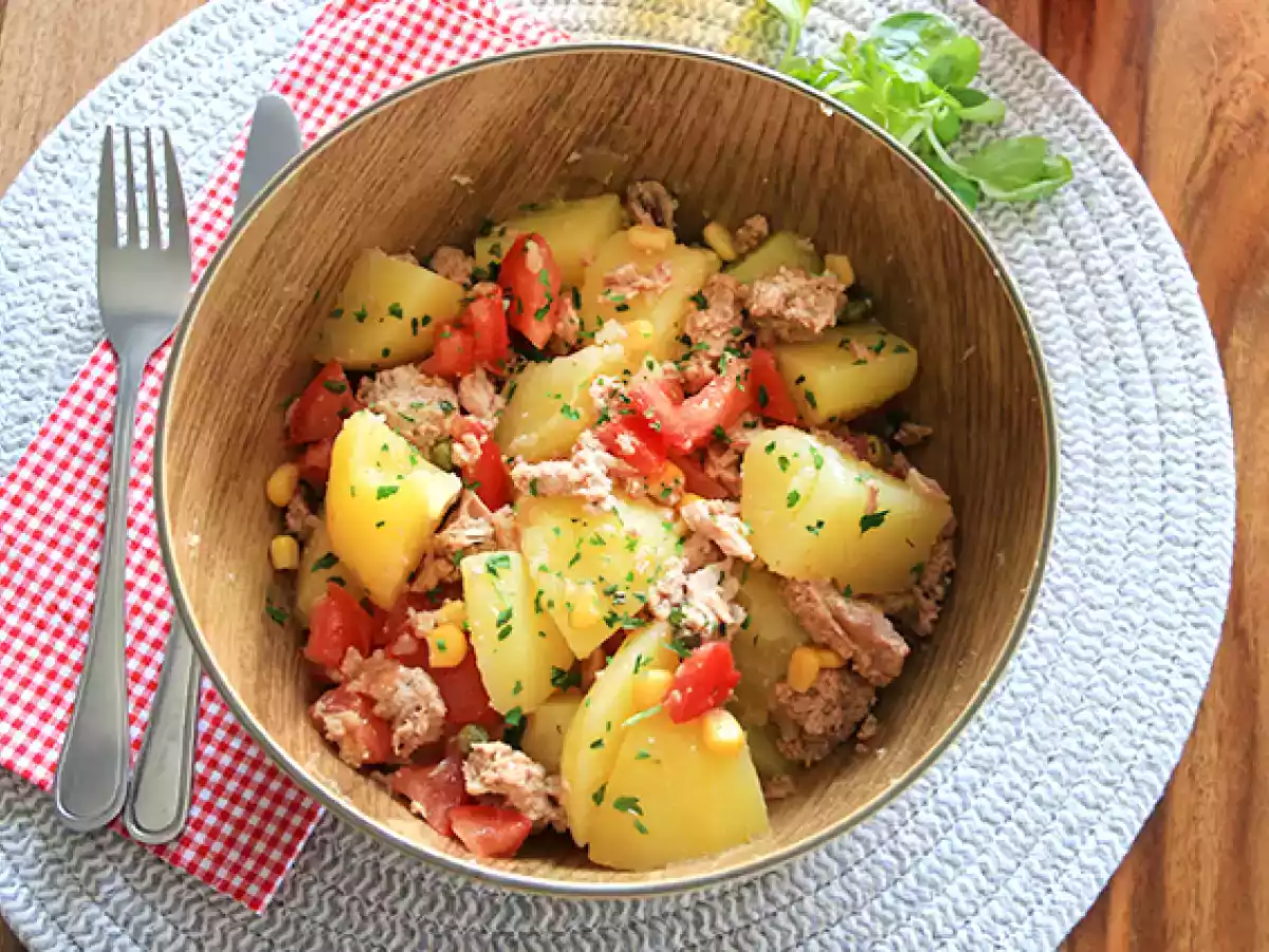 Aardappel-, tonijn- en tomatensalade - foto 2