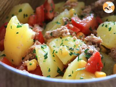 Aardappel-, tonijn- en tomatensalade