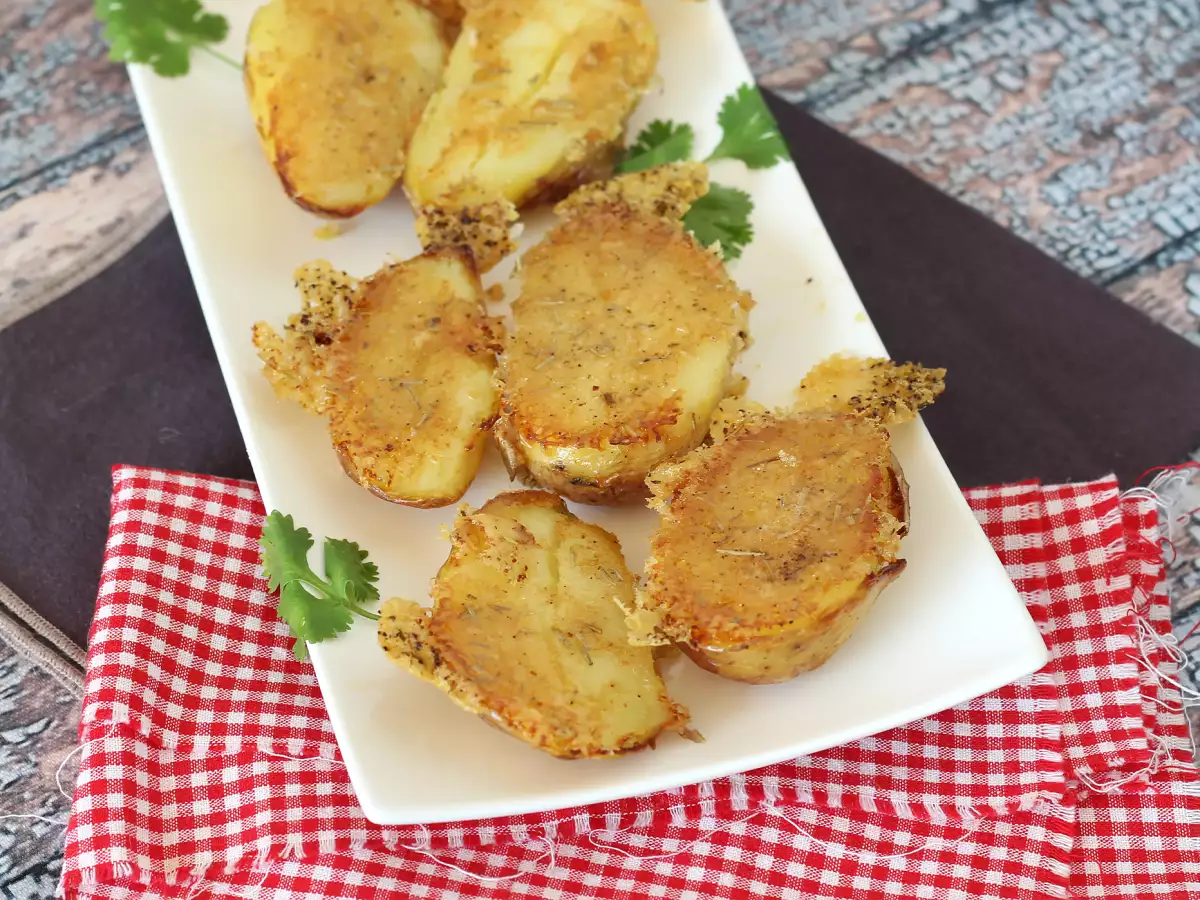 Aardappelen met Parmezaanse kaas: zacht vanbinnen en knapperig vanbuiten! - foto 4