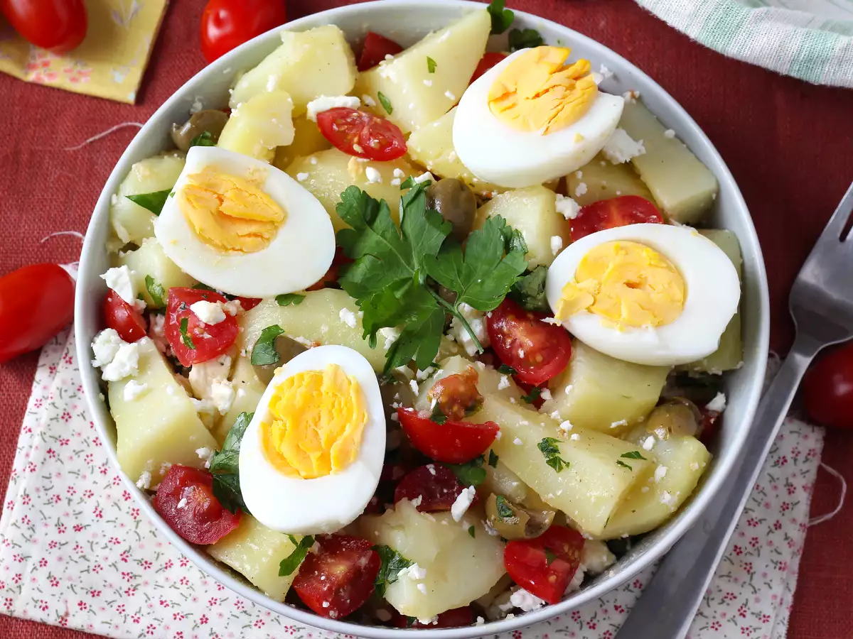 Aardappelsalade met fetakaas, ei en cherrytomaten - foto 2