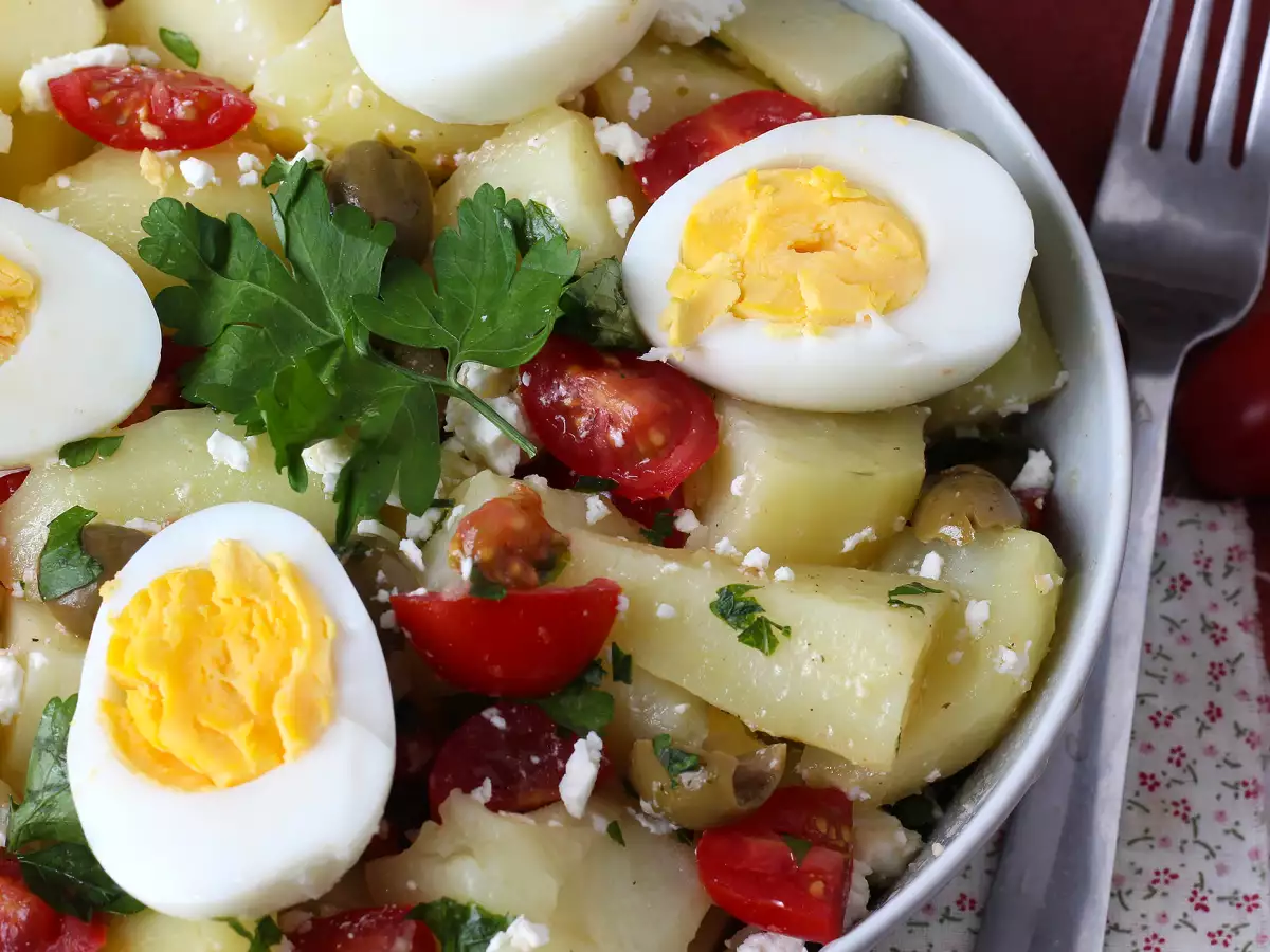 Aardappelsalade met fetakaas, ei en cherrytomaten - foto 3