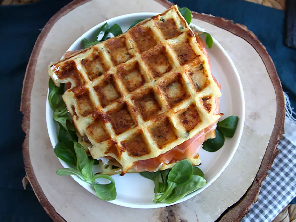 Aardappelwafels – wafelsandwich met gerookte zalm en roomkaas - foto 5