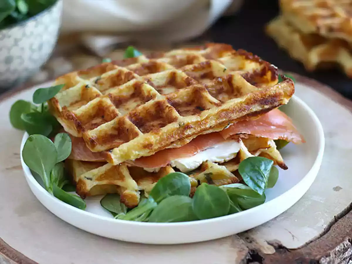 Aardappelwafels - Wafelsandwich met gerookte zalm en verse kaas