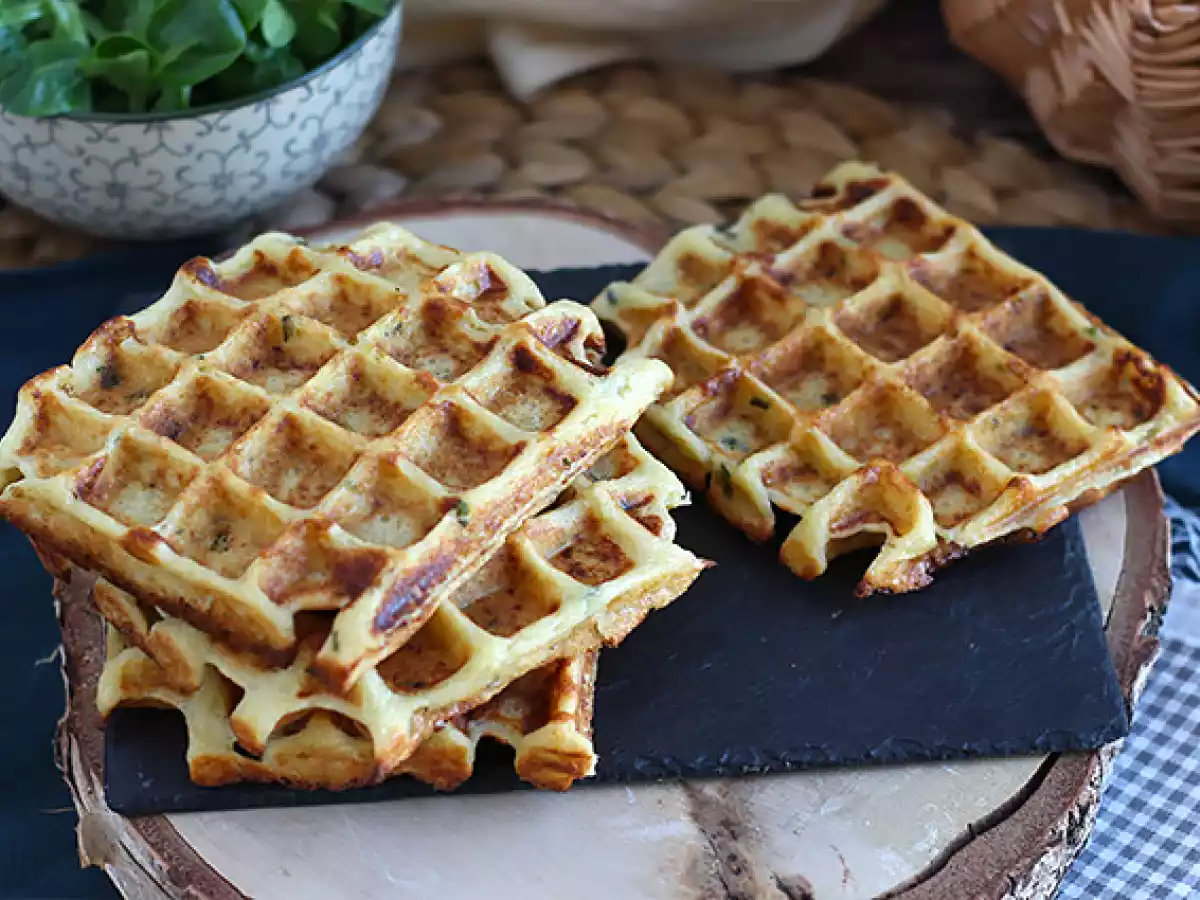 Aardappelwafels - Wafelsandwich met gerookte zalm en verse kaas - foto 2