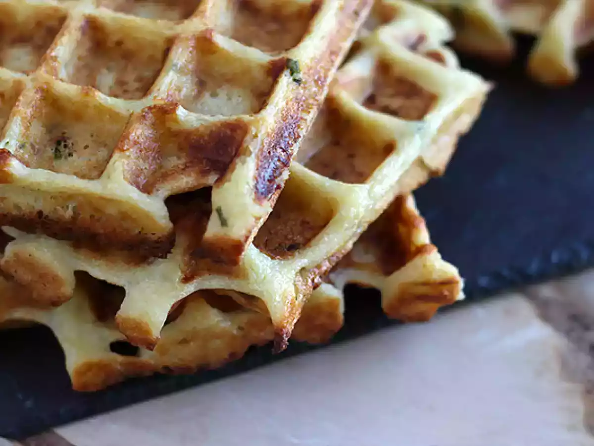 Aardappelwafels - Wafelsandwich met gerookte zalm en verse kaas - foto 4