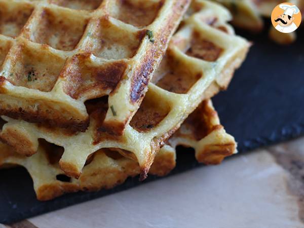 Aardappelwafels - Wafelsandwich met gerookte zalm en verse kaas - foto 4