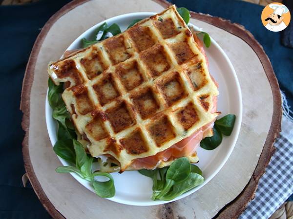 Aardappelwafels - Wafelsandwich met gerookte zalm en verse kaas - foto 5