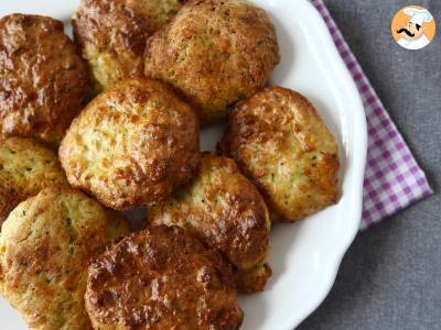 Air Fryer courgette beignets met yoghurt en feta saus