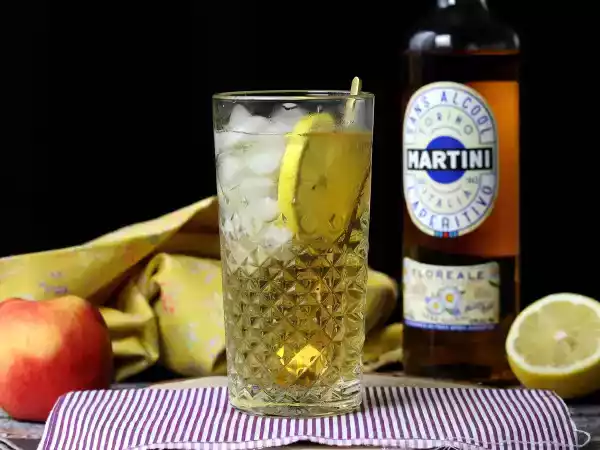 Recept Alcoholvrije martini spritz, een zoete, bloemige cocktail voor het aperitief
