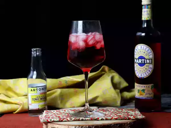 Recept Alcoholvrije martini tonic, de frisse, fruitige cocktail!