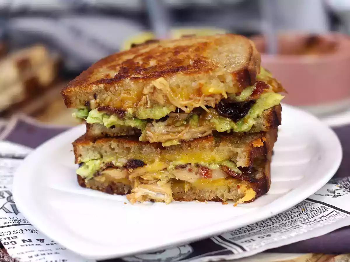Amerikaanse gegrilde kaas maxi sandwich: kip, avocado, bacon - foto 5