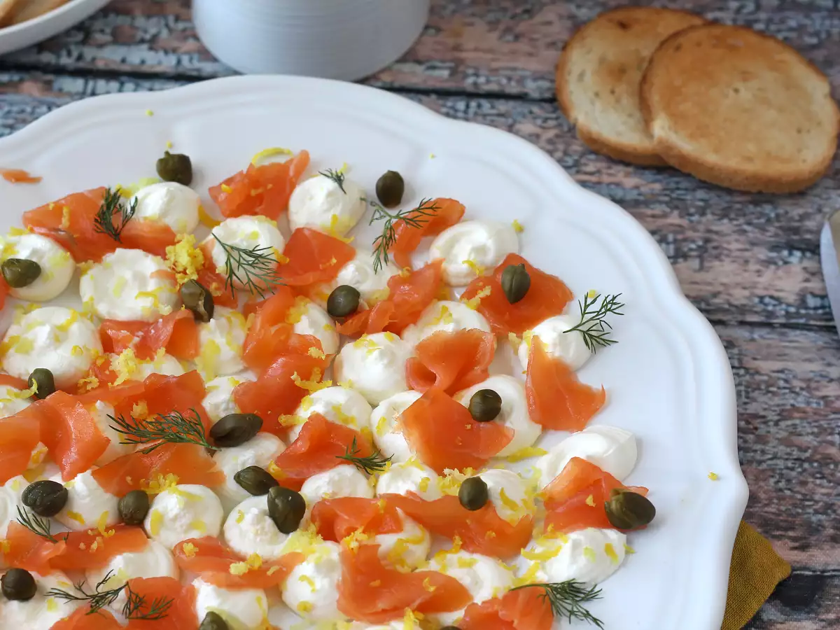 Aperitiefhapje met gerookte zalm en roomkaas - foto 3