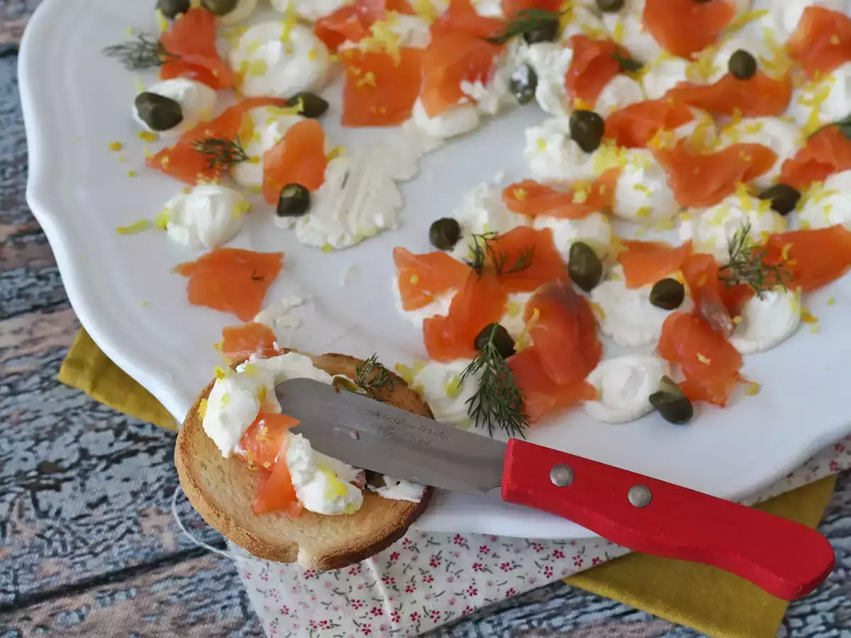 Aperitiefhapje met gerookte zalm en roomkaas - foto 4