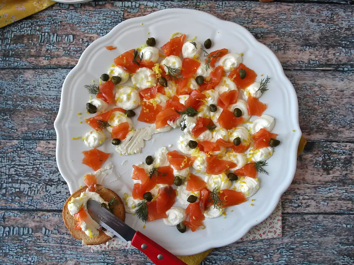 Aperitiefhapje met gerookte zalm en roomkaas - foto 7