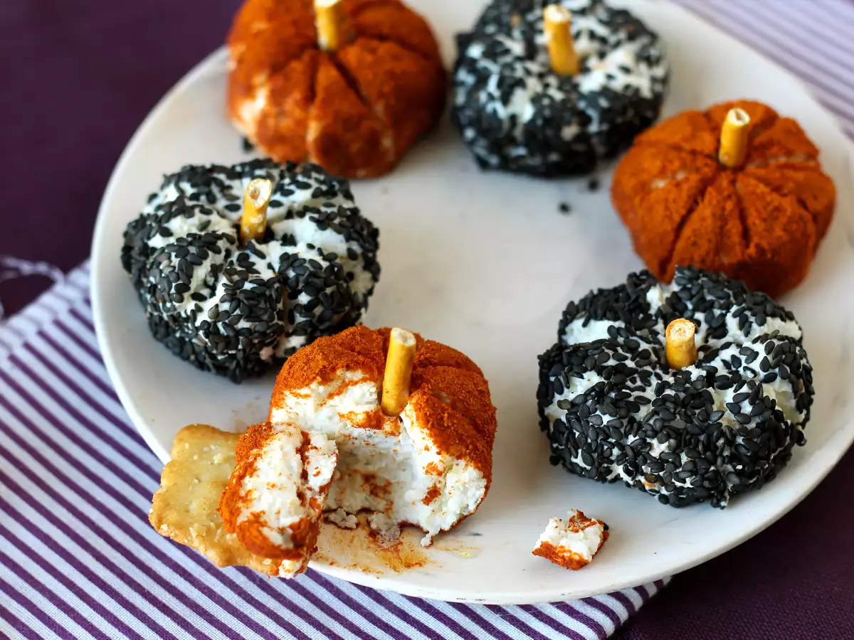 Aperitiefkaaspasta in de vorm van pompoenen, perfect voor Halloween! - foto 3