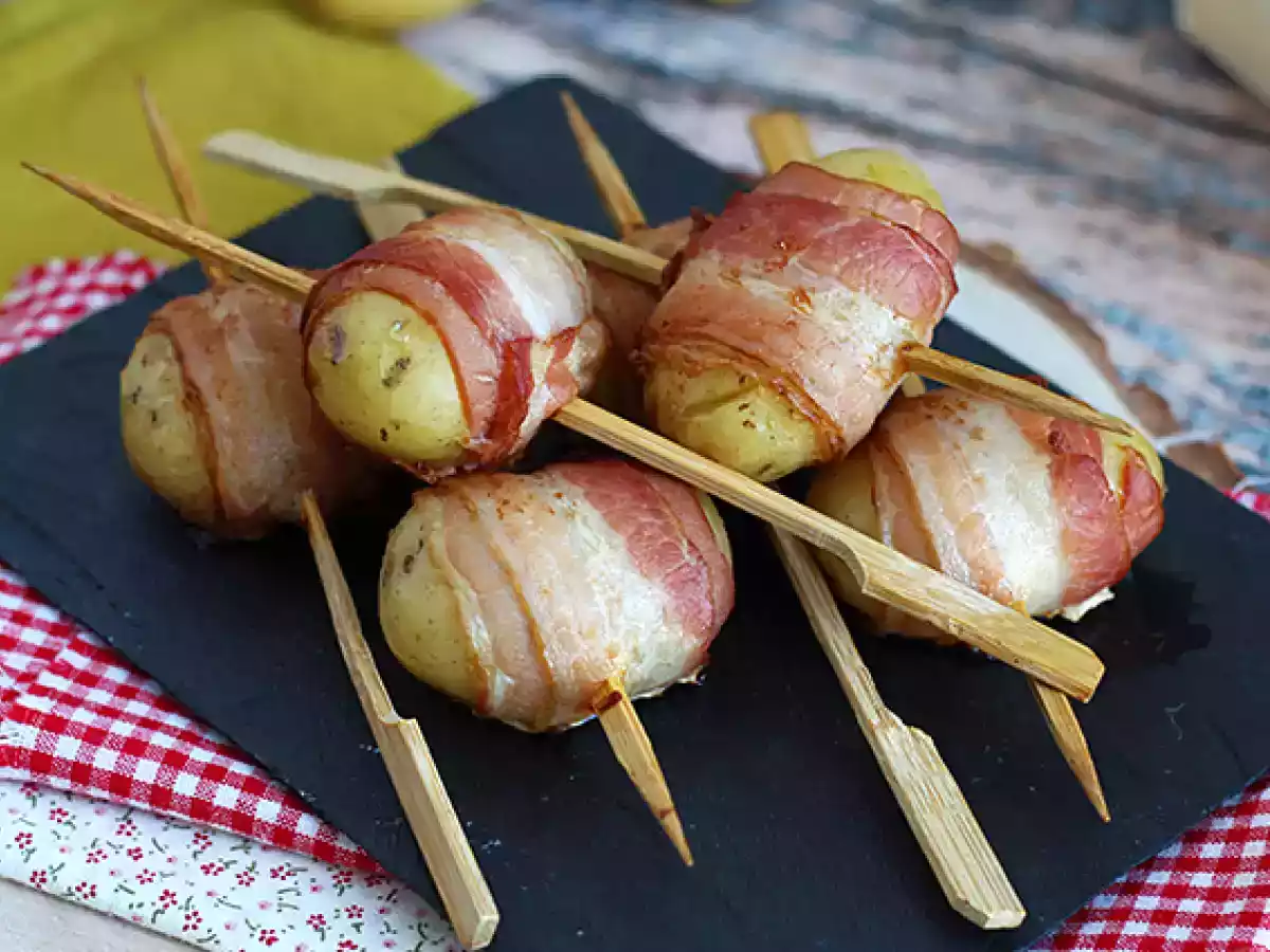 Aperitiefspiesjes van aardappelen en gerookt spek