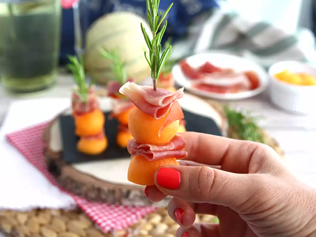 Aperitiefspiesjes van meloen, ham en rozemarijn - foto 3