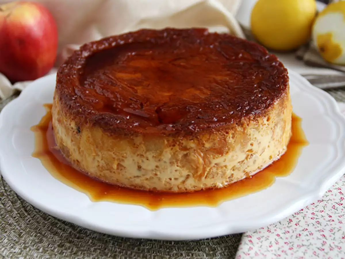 Appel-karamelpudding met croissants