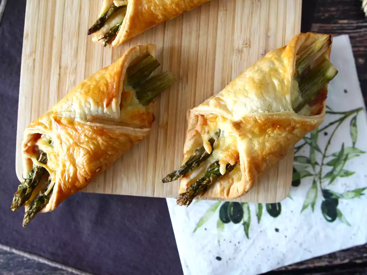Asperges, ham en smeltkaasgebakjes