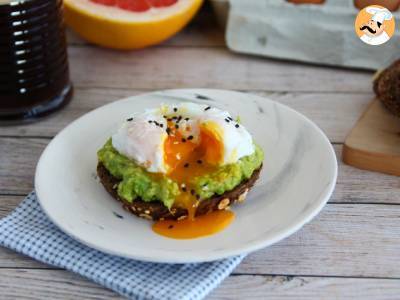 Avocado toast met gepocheerd ei