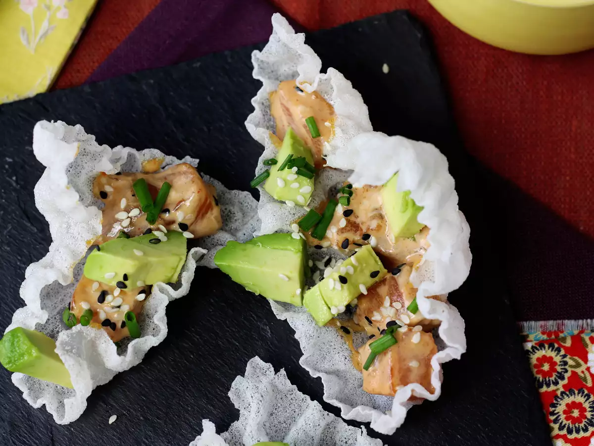 Aziatische taco's: zalmtartaar in een rijstchipsje - foto 9