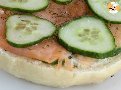 Bagel met zalm, komkommer en fromage frais - foto 4