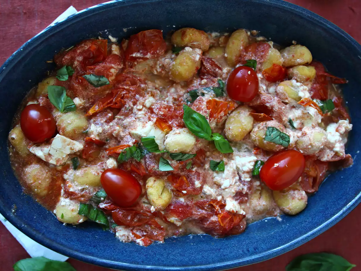 Baked feta gnocchi uit de airfryer: supersnel gerecht met kerstomaatjes en feta! - foto 3