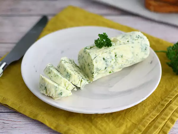 Recept Beurre maître d'hôtel (eenvoudige en snelle kruidenboter)