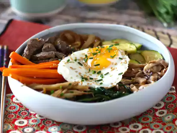 Recept Bibimbap, het traditionele koreaanse gerecht